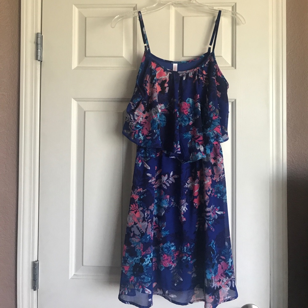 DRESS LOT - Picture 7 of 7