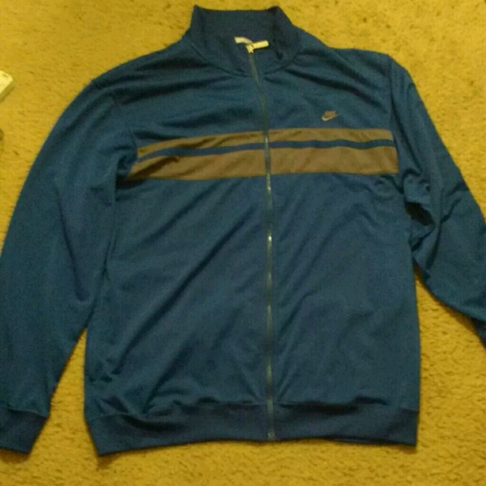 7 Nike jackets and 1 polo jacket bundel