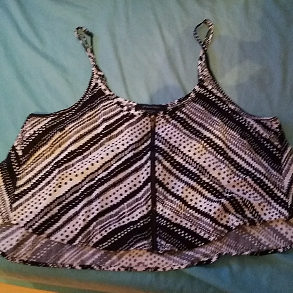 Zipper Down High-Low Crop Top