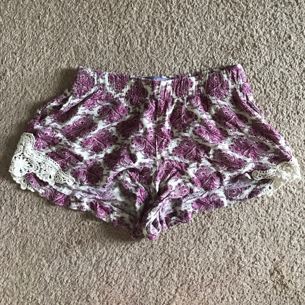 Shorts with crochet fringe