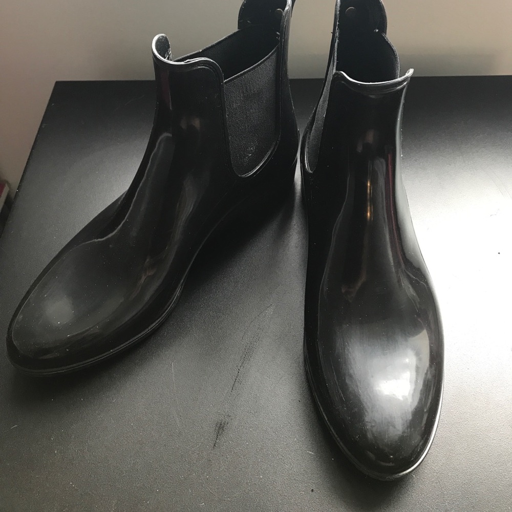 Shorty rain boots