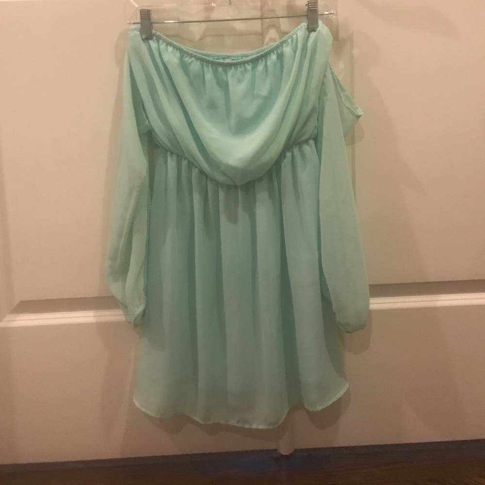 Strapless dress with detached sleaves