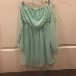Strapless dress with detached sleaves