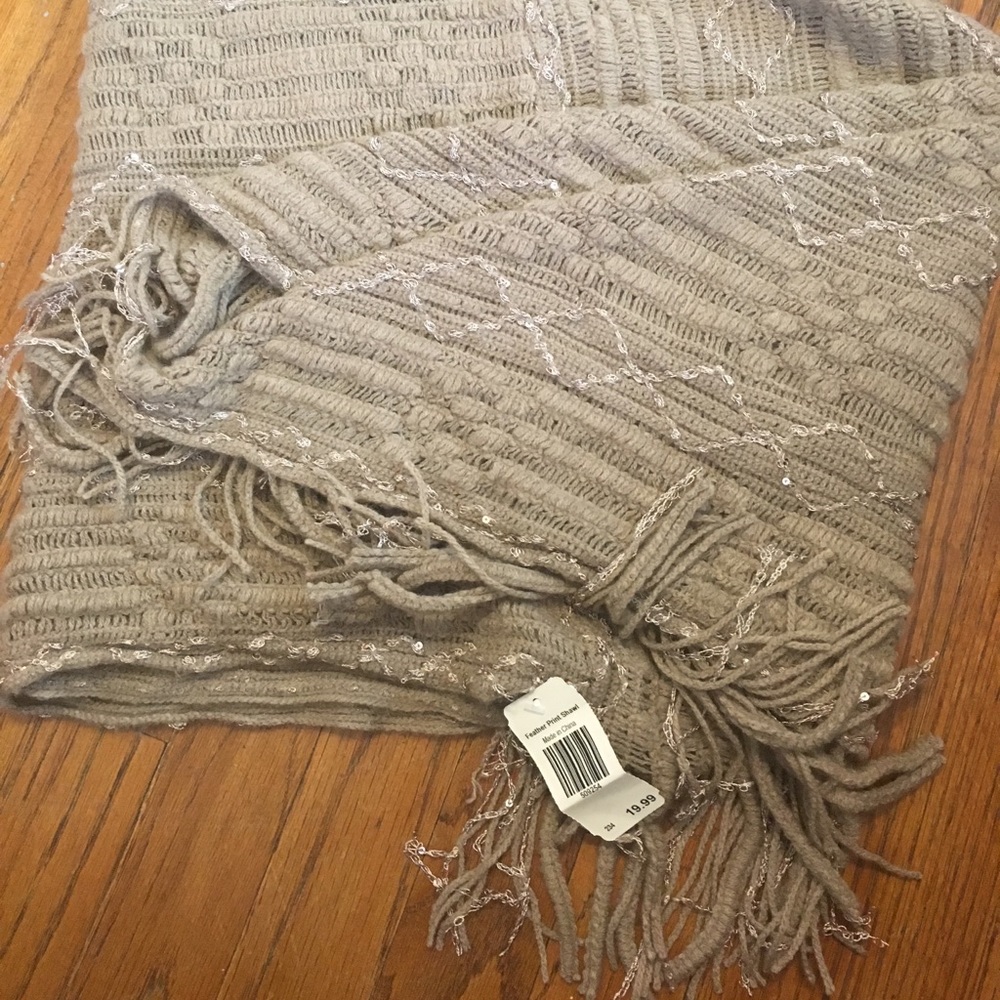 feather print shawl - Picture 2 of 2