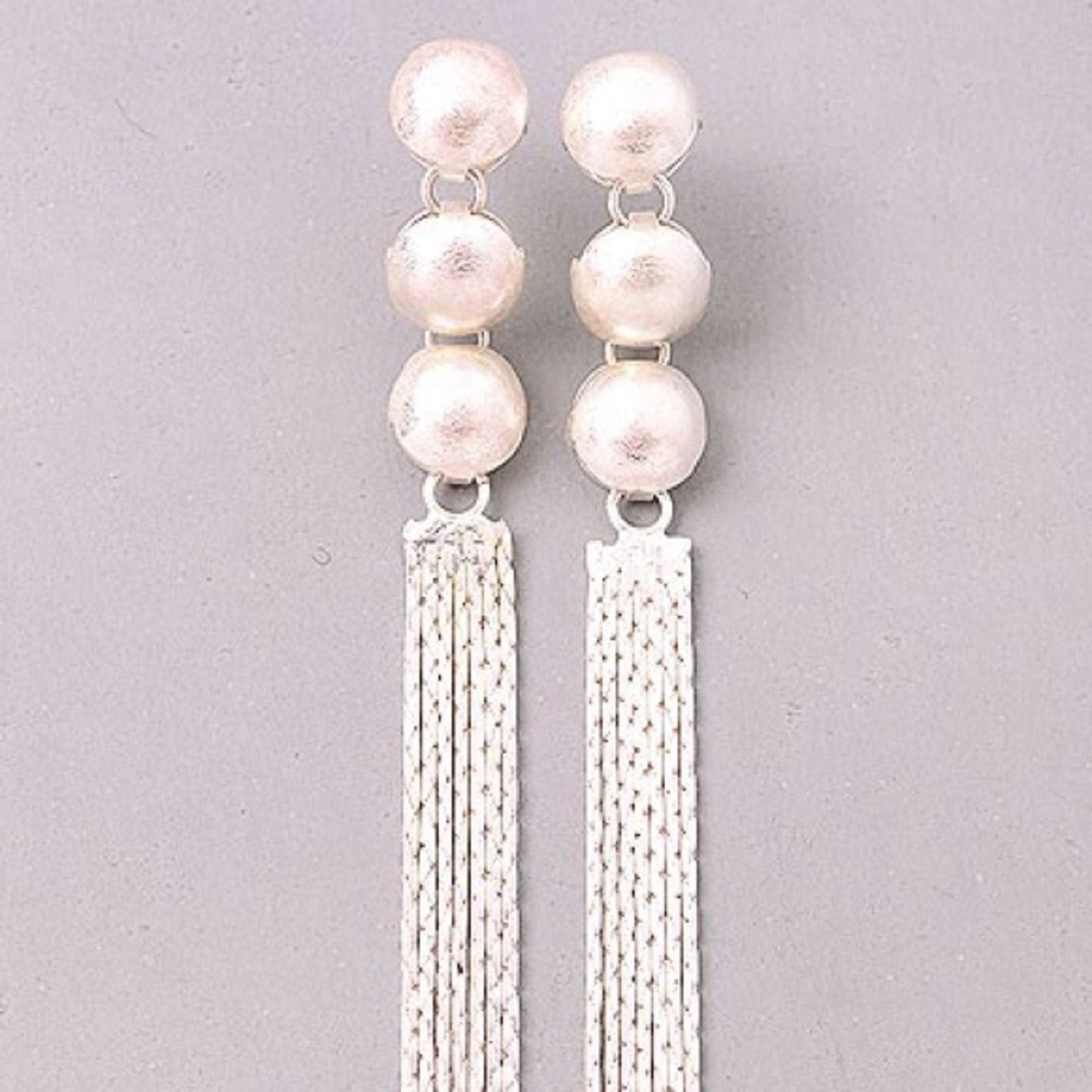 Metal drop earring