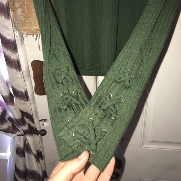 Green shirt - Picture 2 of 2