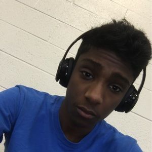 Meet your Posher, Elias