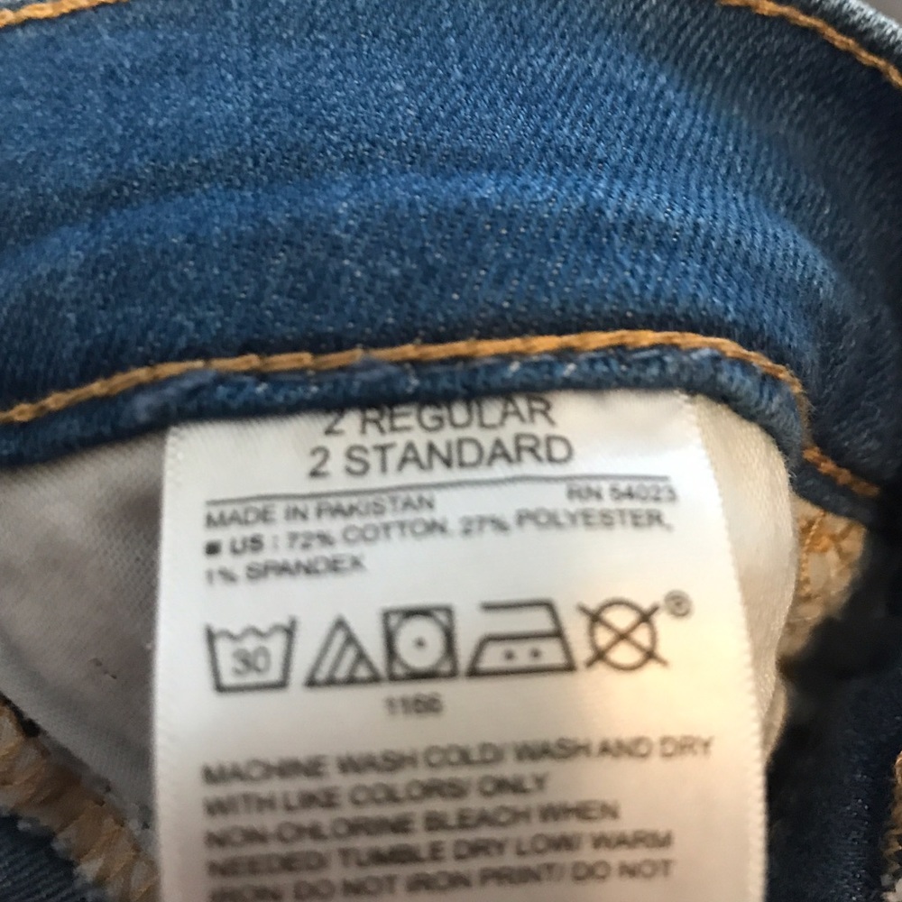 Old Navy distressed jeans - Picture 5 of 5