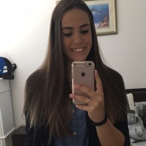 Meet your Posher, Larissa