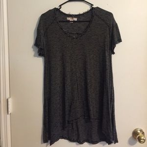 Long distressed t-shirt