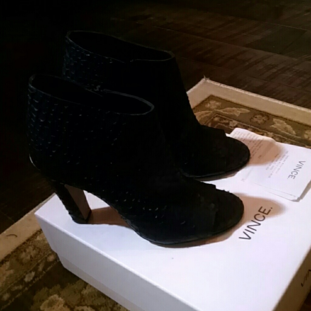 Vince navy blue 7.5 bootie NEW