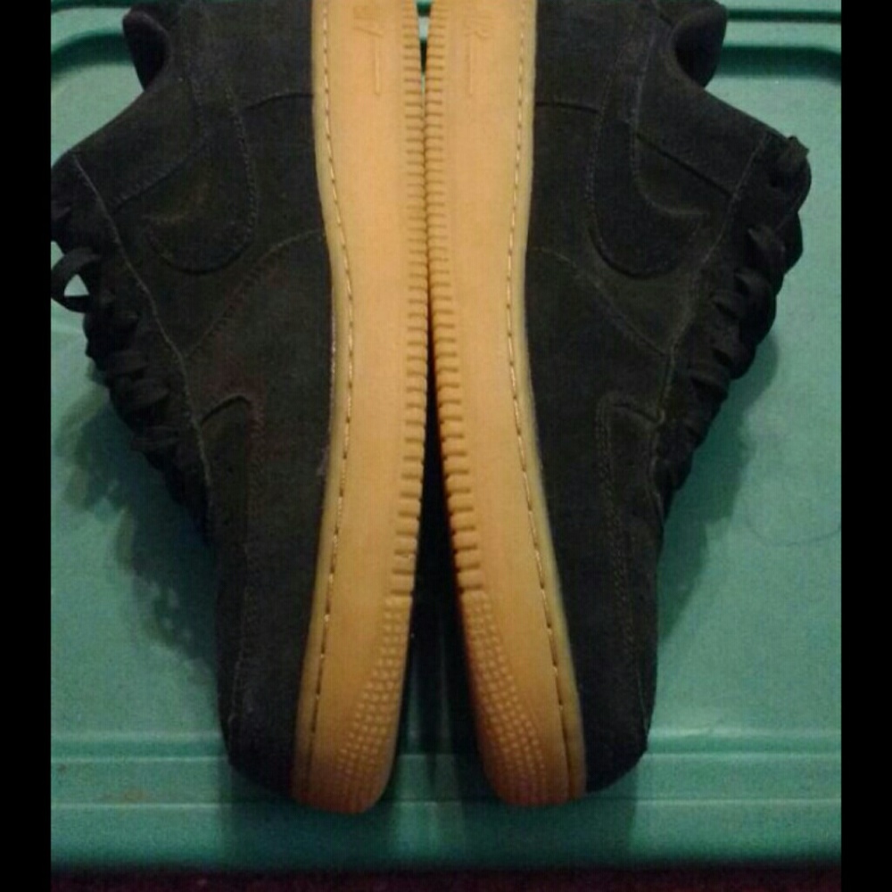 2 pairs of NIKE AIR force suede black and blue