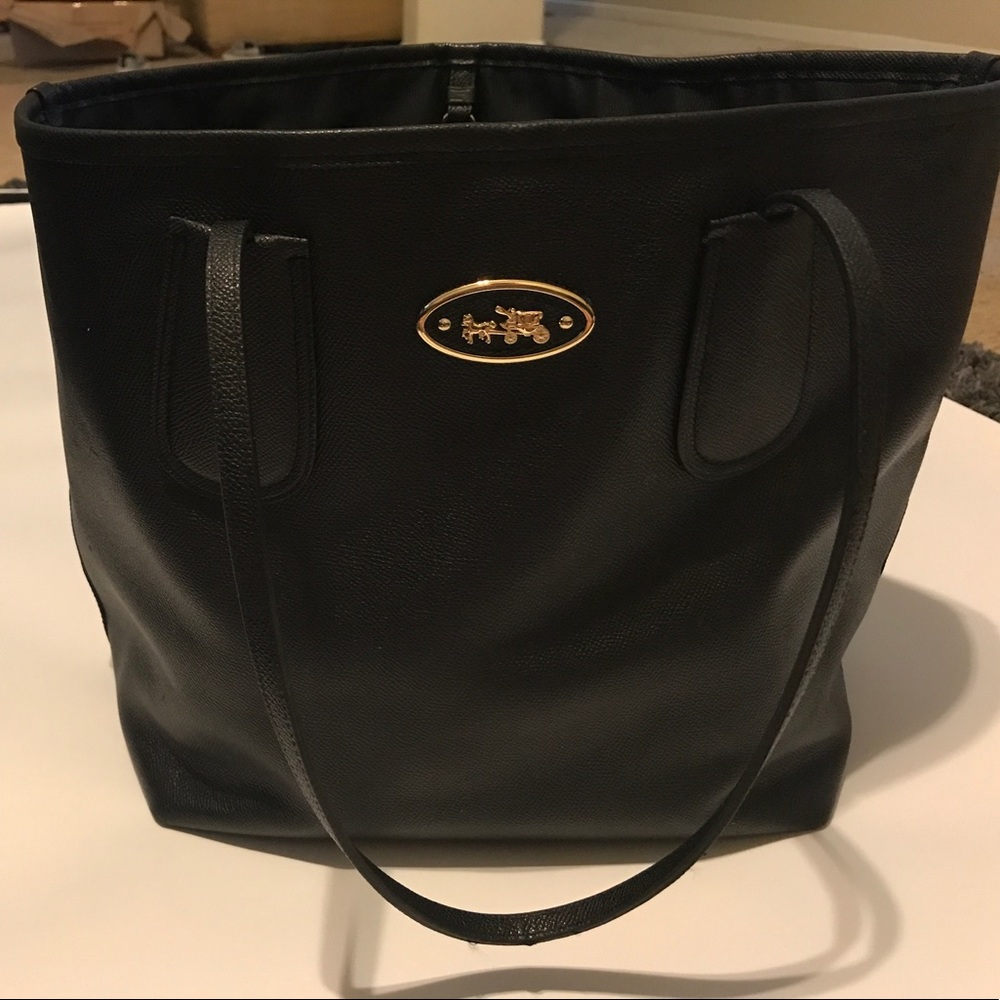 Auth COACH leather tote with Gold accent