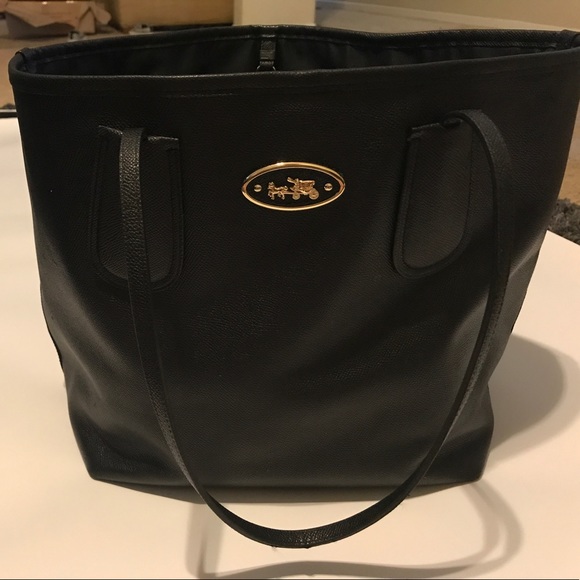 Auth COACH leather tote with Gold accent - Picture 1 of 8