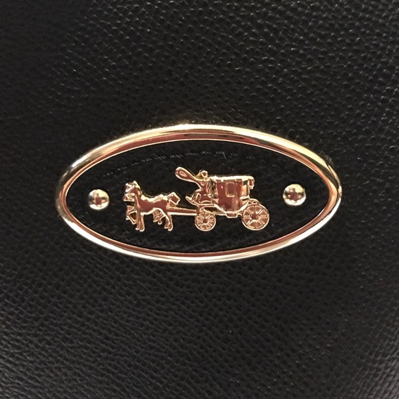 Auth COACH leather tote with Gold accent - Picture 2 of 8