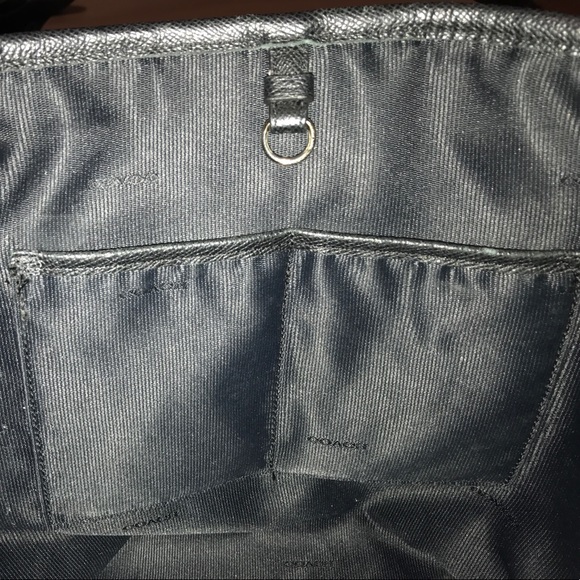 Auth COACH leather tote with Gold accent - Picture 6 of 8