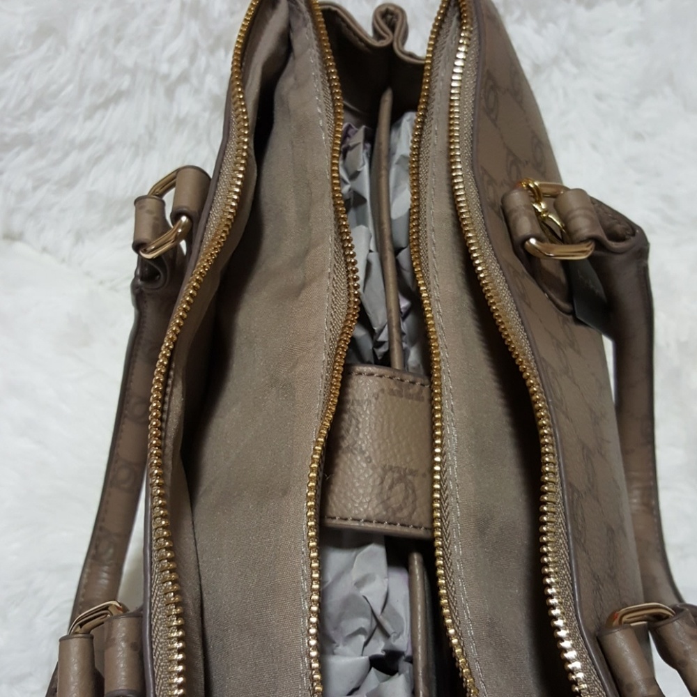 NWT bebe Alexis Monogram Triple Entry Tote - Picture 5 of 8