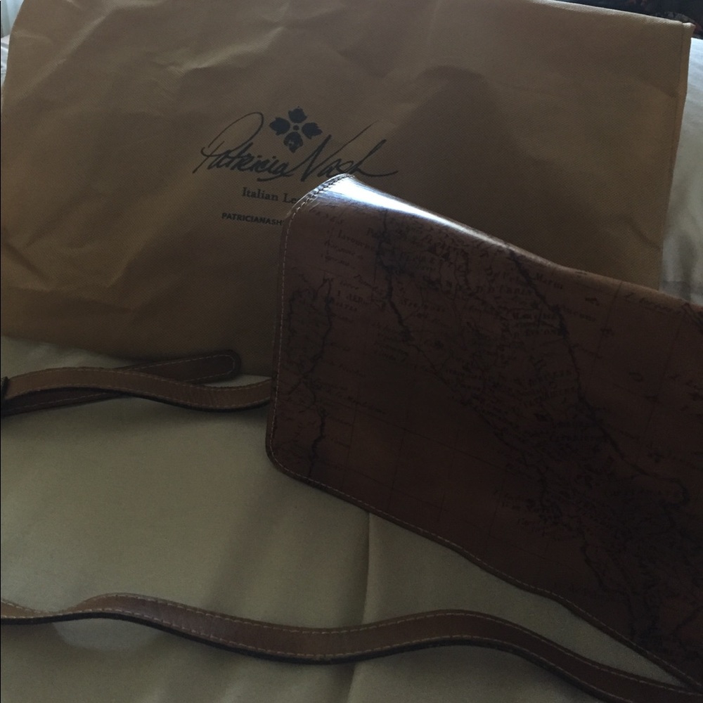 PATRICIA NASH CROSSBODY & dust cover