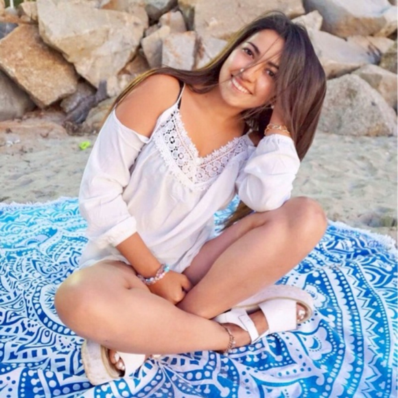 Cold-Shoulder Sexy Lace Beach Coverup Open Top NWT - Picture 2 of 6