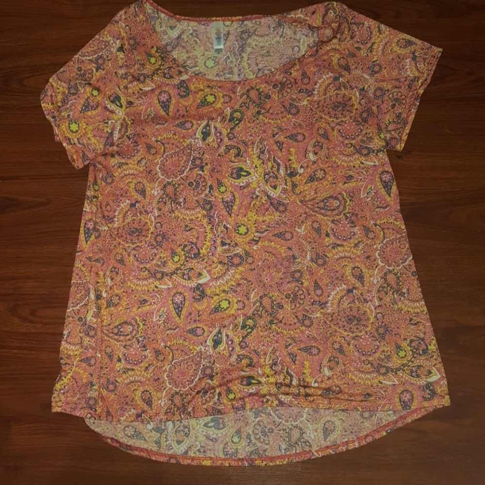 Nwot beautiful paisley classic t