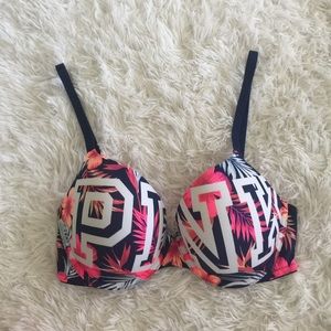 Pink Victoria’s Secret push up bra