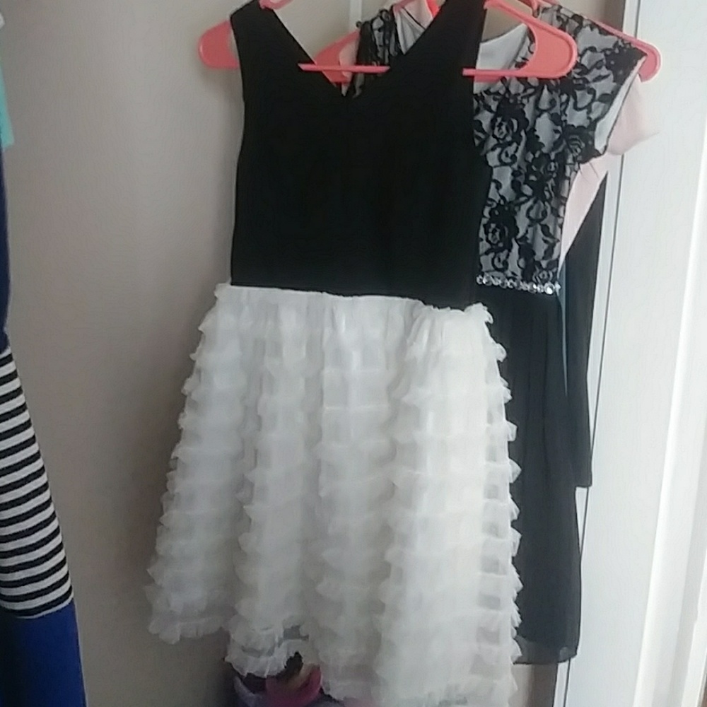 Adorable girls dress.