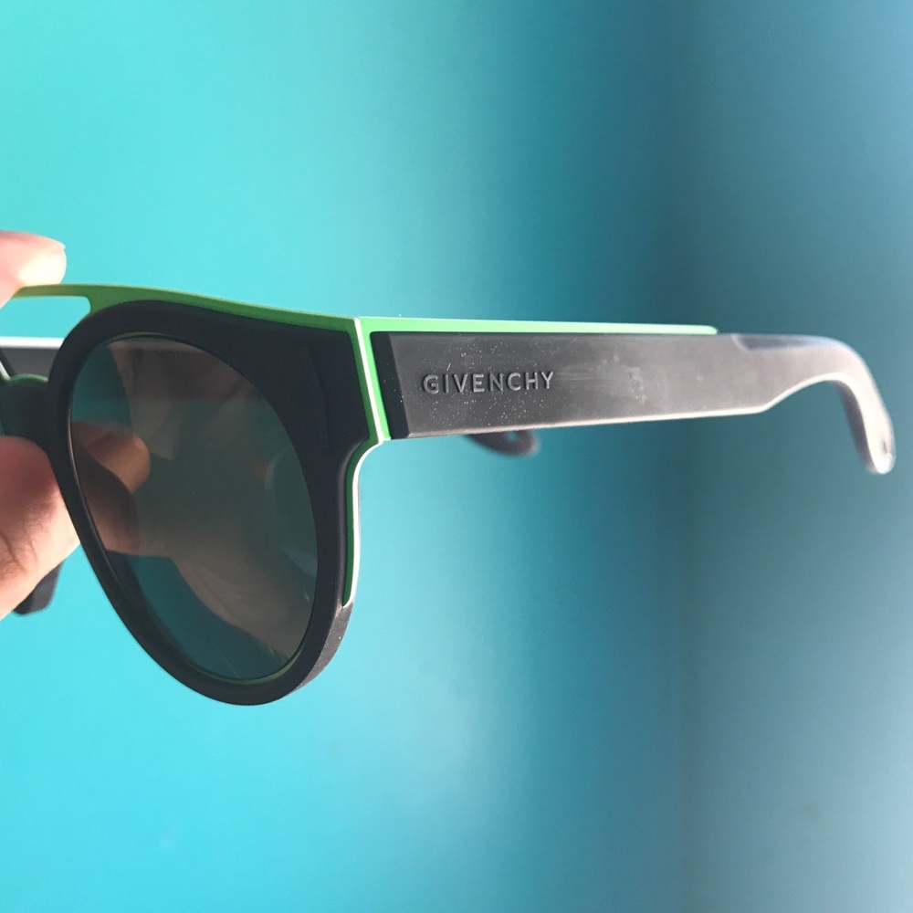 *SOLD* GIVENCHY UNISEX BROWN+GREEN SUNGLASSES - Picture 3 of 5