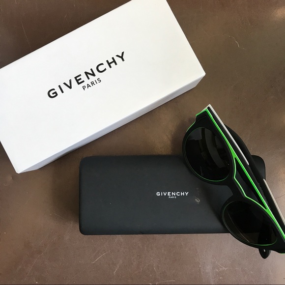 *SOLD* GIVENCHY UNISEX BROWN+GREEN SUNGLASSES - Picture 5 of 5
