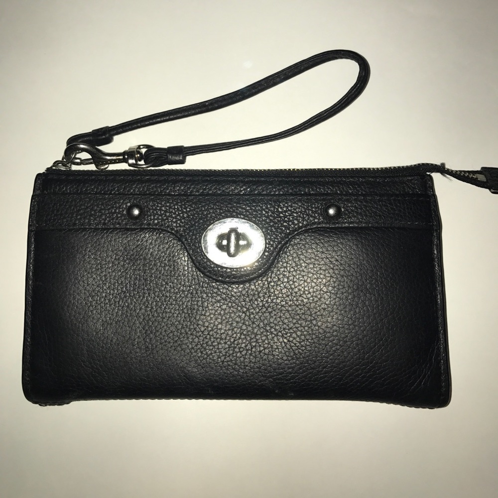 ONE DAY SALE 8.7.17 💥COACH leather walletwristlet