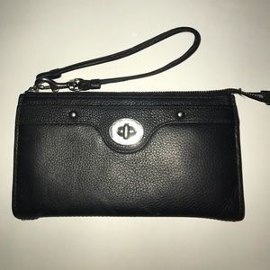 ONE DAY SALE 8.7.17 💥COACH leather walletwristlet