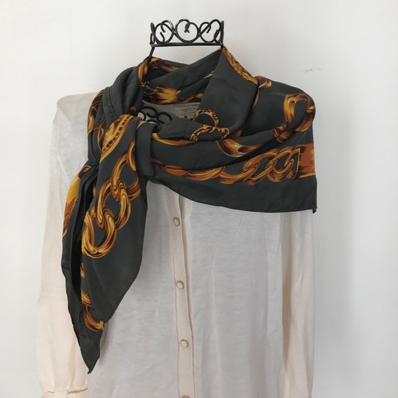 Scarf - Picture 2 of 8