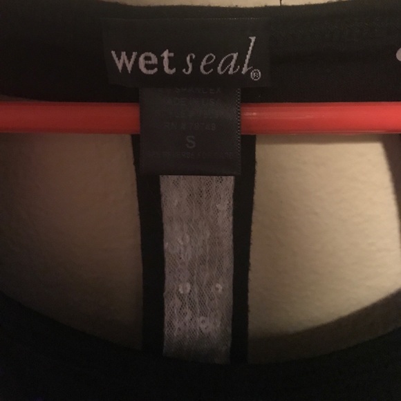 Wet Seal Shirt 🖤 - Picture 2 of 3