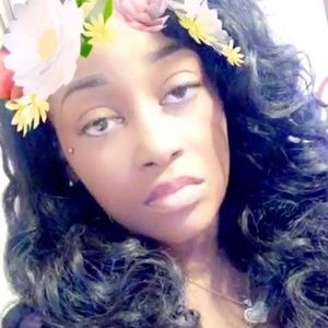 Meet your Posher, Monique