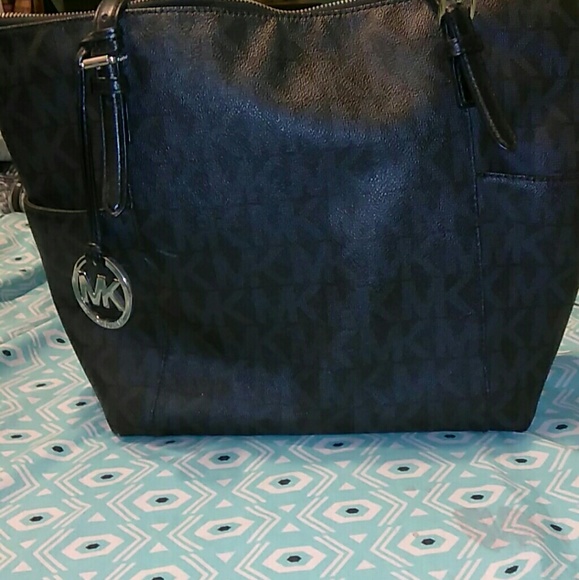 Michael Kors purse - Picture 1 of 3