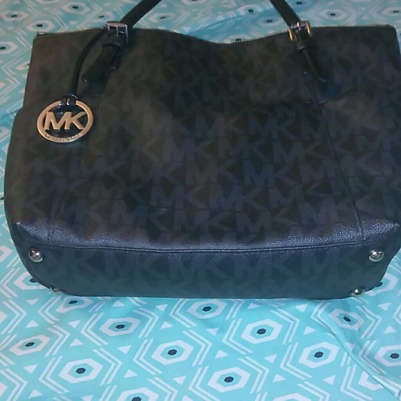Michael Kors purse - Picture 3 of 3