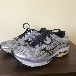 Mizuno wave rider 15