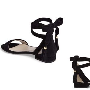 Kenneth Cole black dude sandals/gold ring tassel