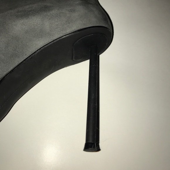 Stuart Weitzman Gray Suede booties - Picture 2 of 8
