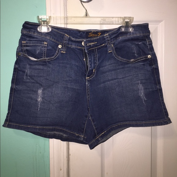 Denim shorts - Picture 2 of 2