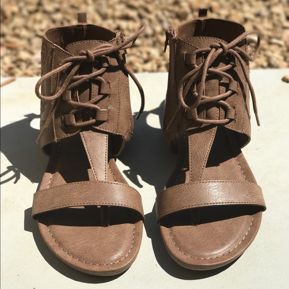 Beautiful Tan Floral Embroidered Sandal - Picture 4 of 5