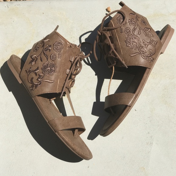Beautiful Tan Floral Embroidered Sandal - Picture 5 of 5