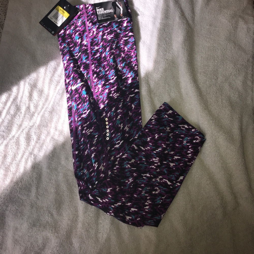 NWT Nike Crop Fit leggings✔️