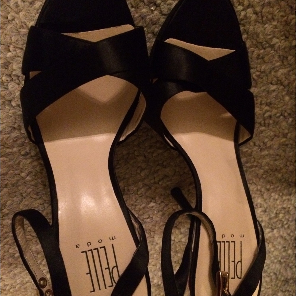 Pelle Moda Sandals--Size 7