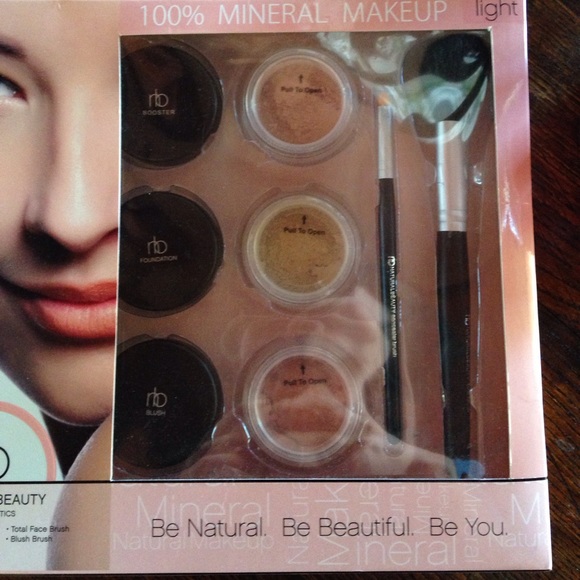 BRAND NEW 100% Mineral Makeup Set - Picture 2 of 4