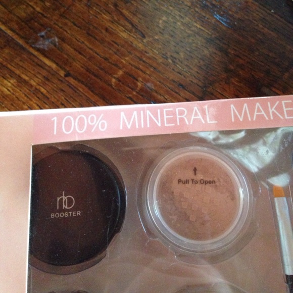 BRAND NEW 100% Mineral Makeup Set - Picture 3 of 4