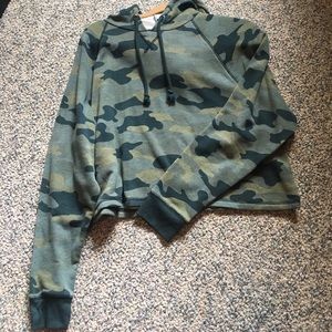 Camo cropped hoddie