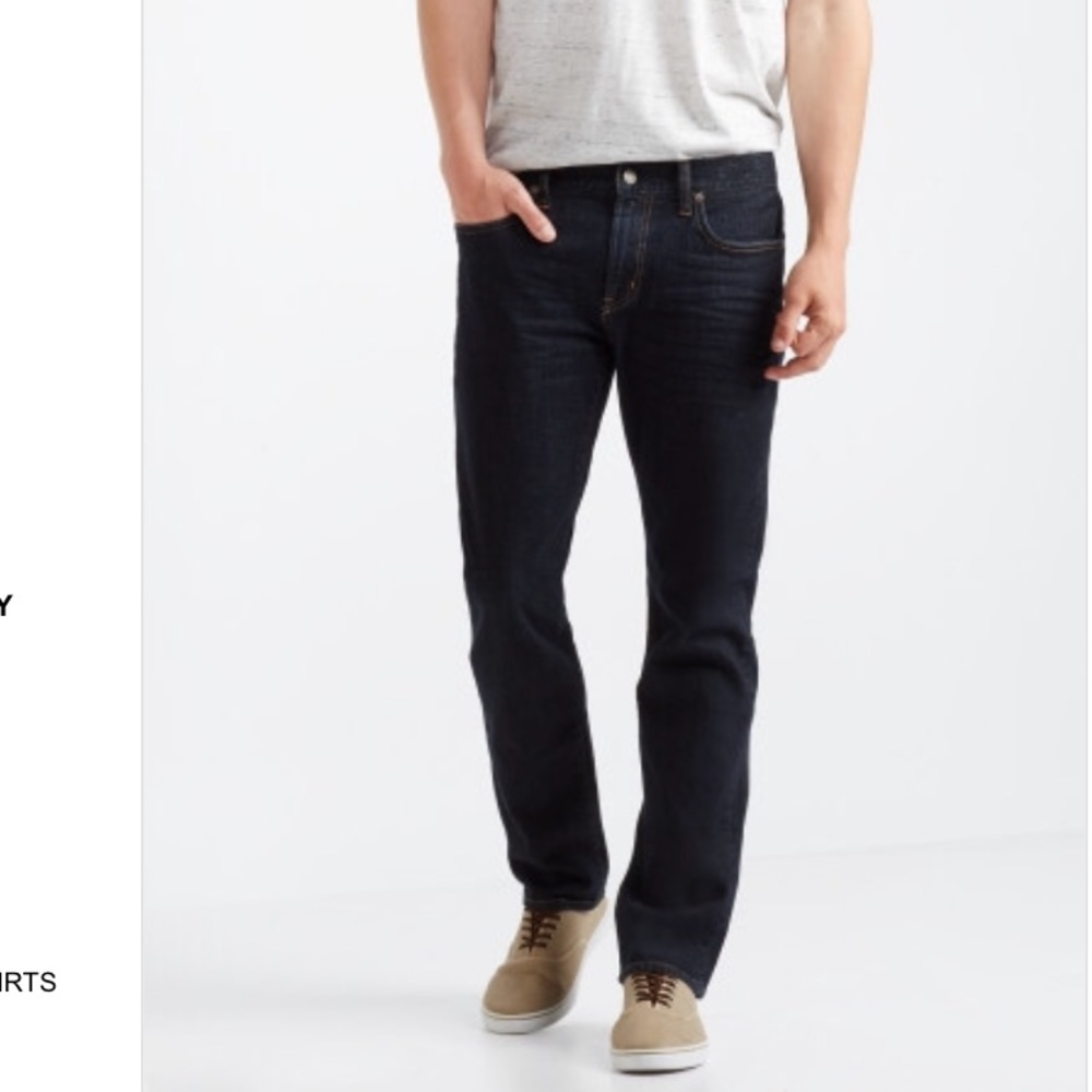 BRAND NEW NEVER WORN DARK WASH JEANS