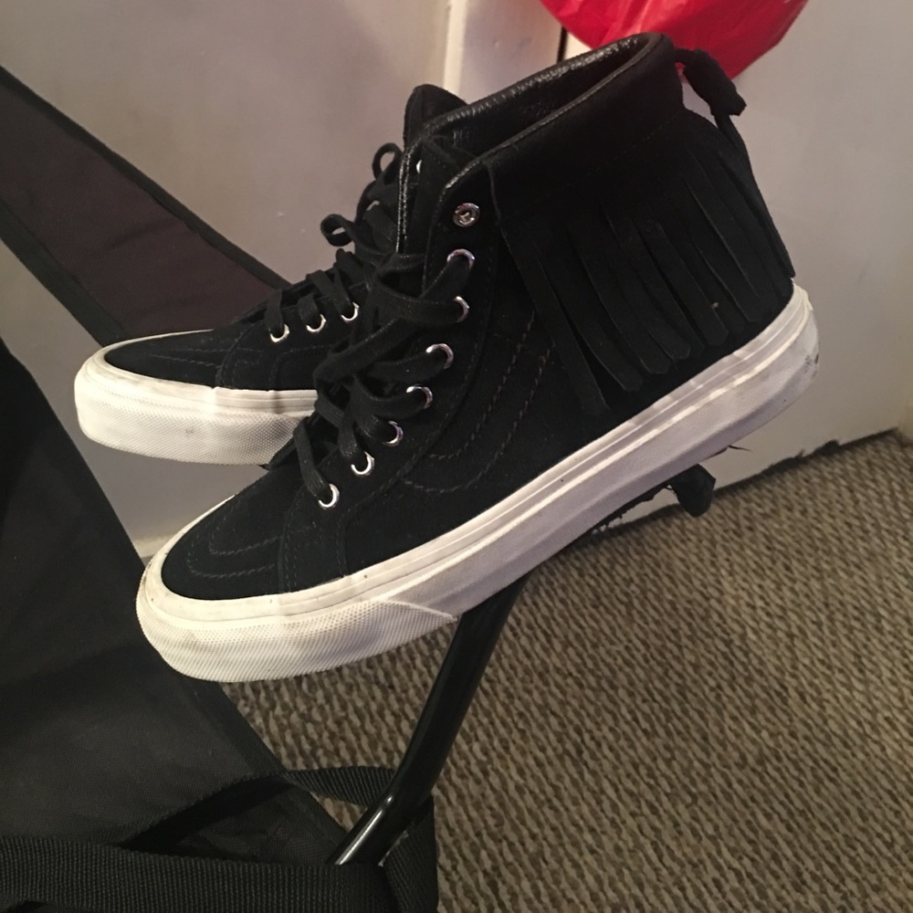 Black Sk-8 shredded vans