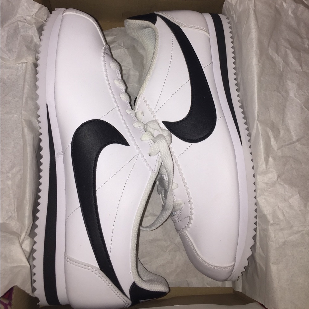 Nike white tennis shoes