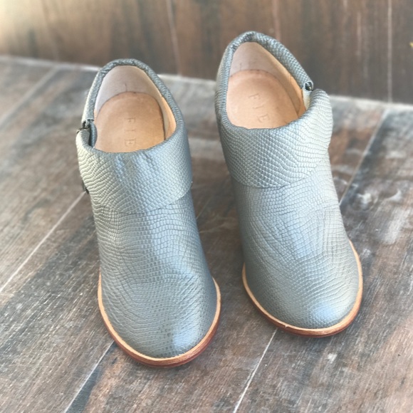 Distressed Leather Fold-Over Phython Block Booties - Picture 7 of 7